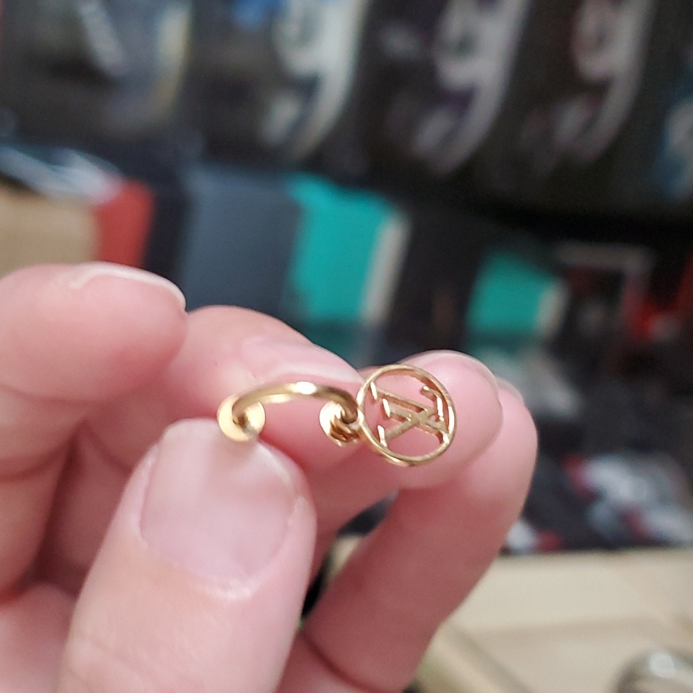 COPY - Louie Vuitton earrings!! - Picture 2 of 6